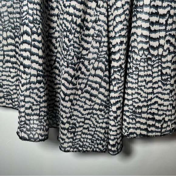 Forever 21 Sirens Floral Print Lace Trim Hook and Eye Romper Size Small - Picture 8 of 9